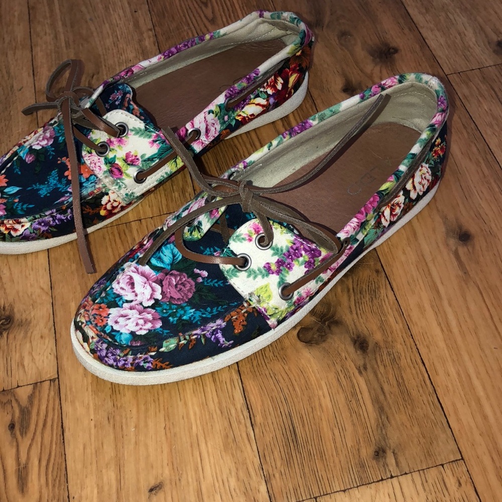 ALDO floral slide on shoes. Size 39. Barely worn.